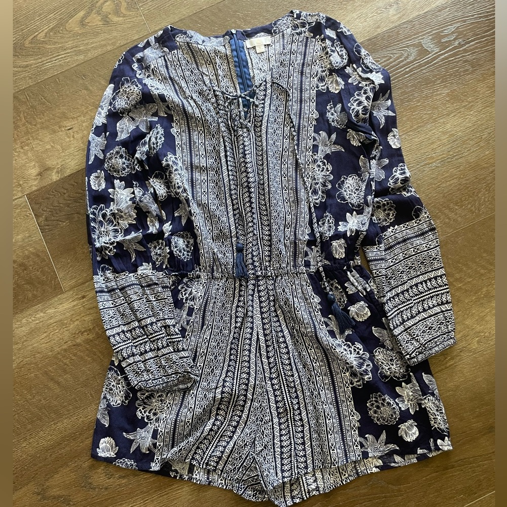 Charming Charlie Navy Romper in Size Small